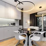 Apartment Quercus Deluxe By Bookinghost