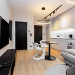 Apartment Quercus Deluxe By Bookinghost