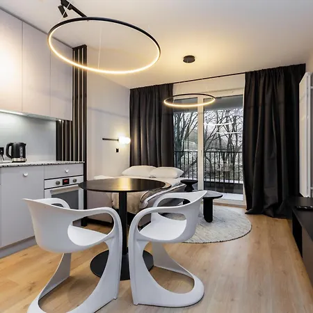 Quercus Deluxe By Bookinghost