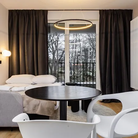 Quercus Deluxe By Bookinghost