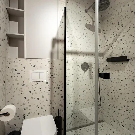 Quercus Deluxe By Bookinghost