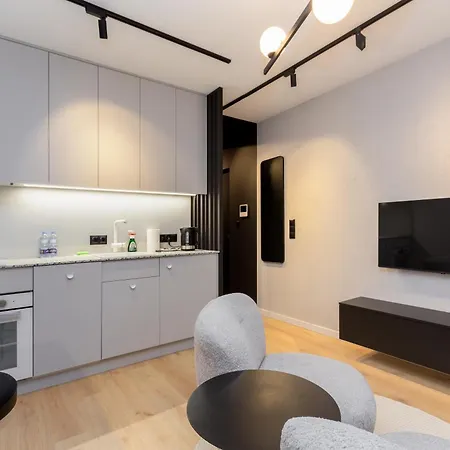 Quercus Deluxe By Bookinghost