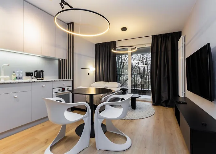 Quercus Deluxe By Bookinghost