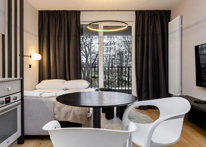 Quercus Deluxe By Bookinghost